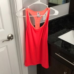 Moving sale everything 5$ New balance workout top